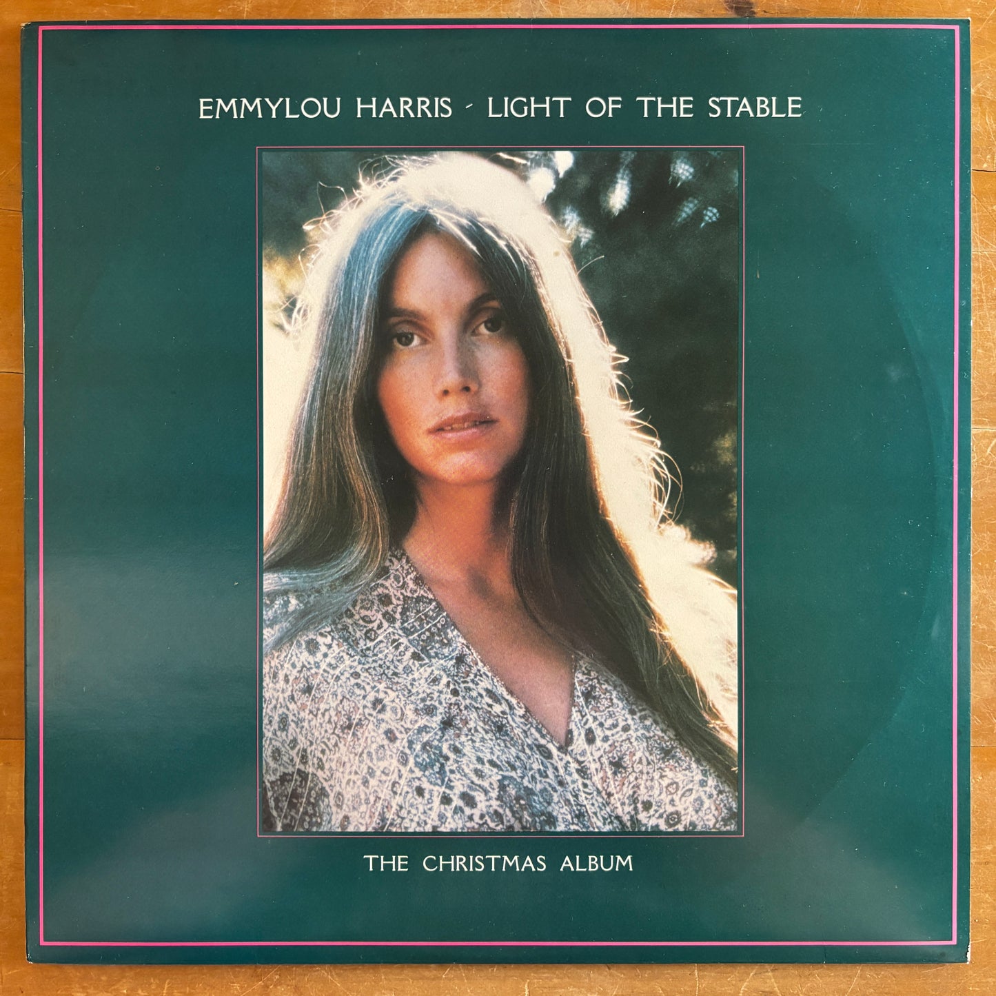 Emmylou Harris - Light Of The Stable