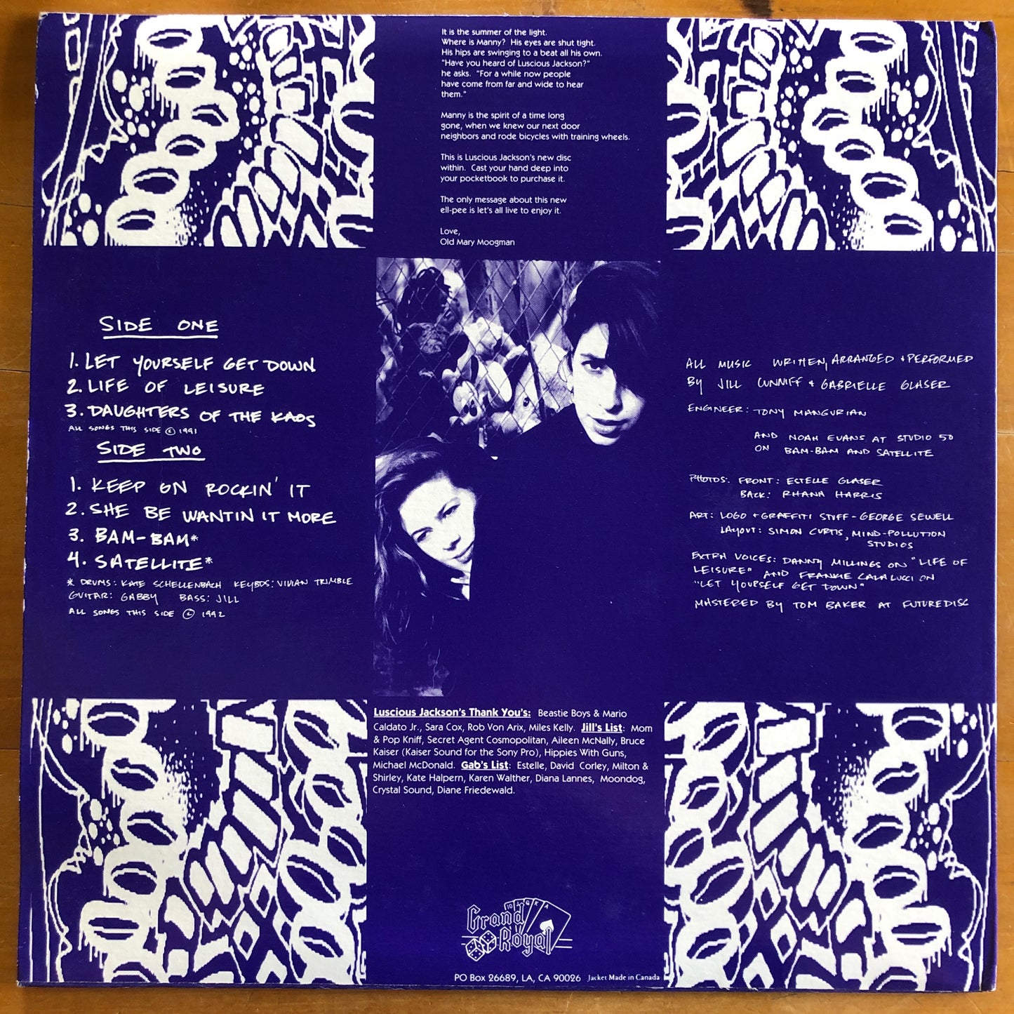 Luscious Jackson - In Search Of Manny