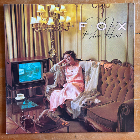 Fox - Blue Hotel