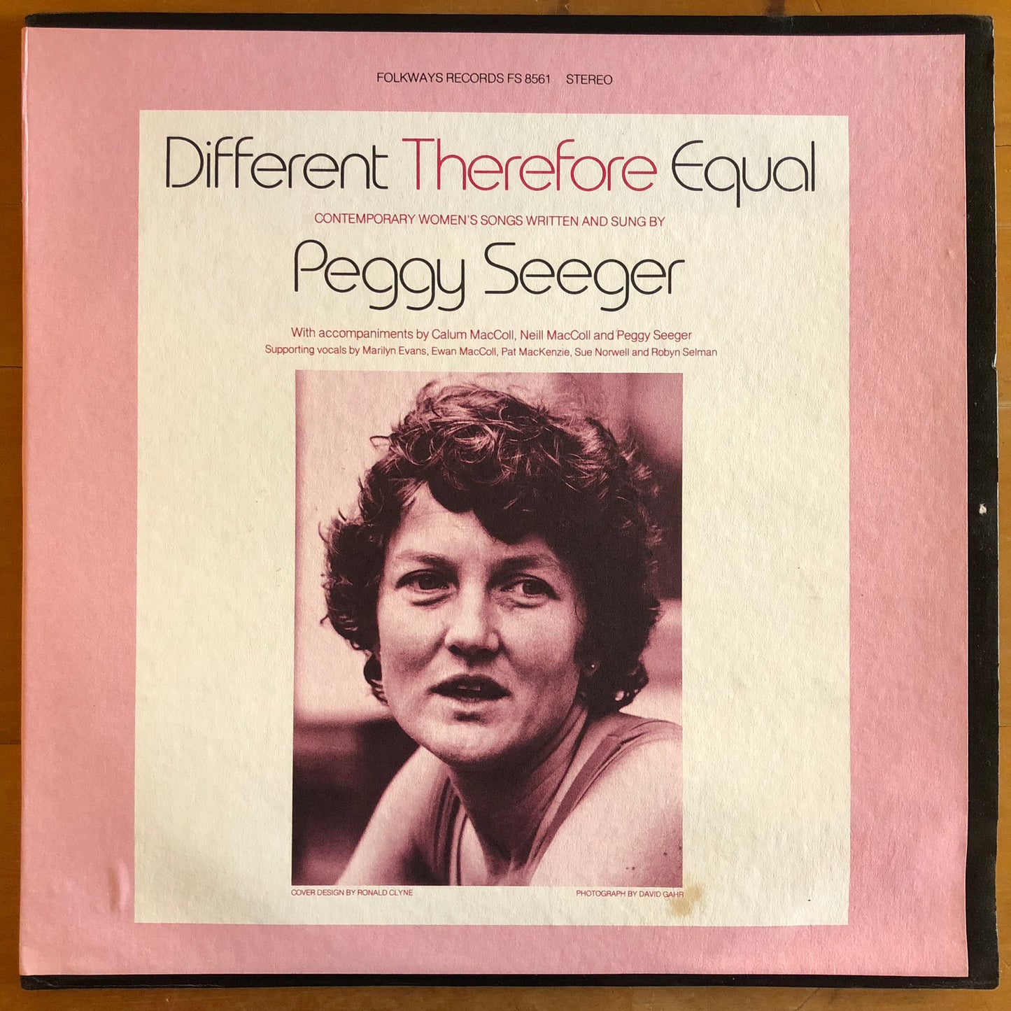 Peggy Seeger - Different Therefore Equal