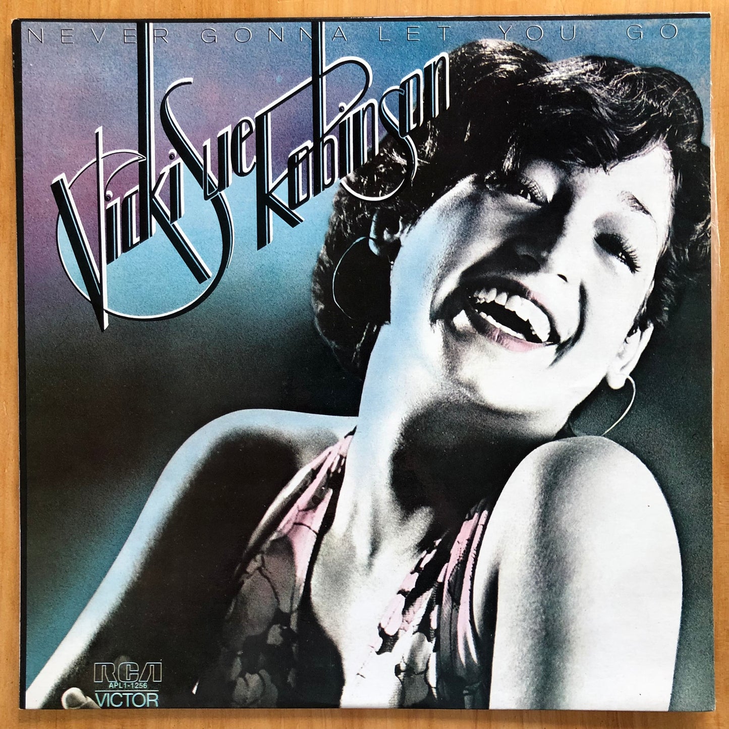 Vicki Sue Robinson - Never Gonna Let You Go